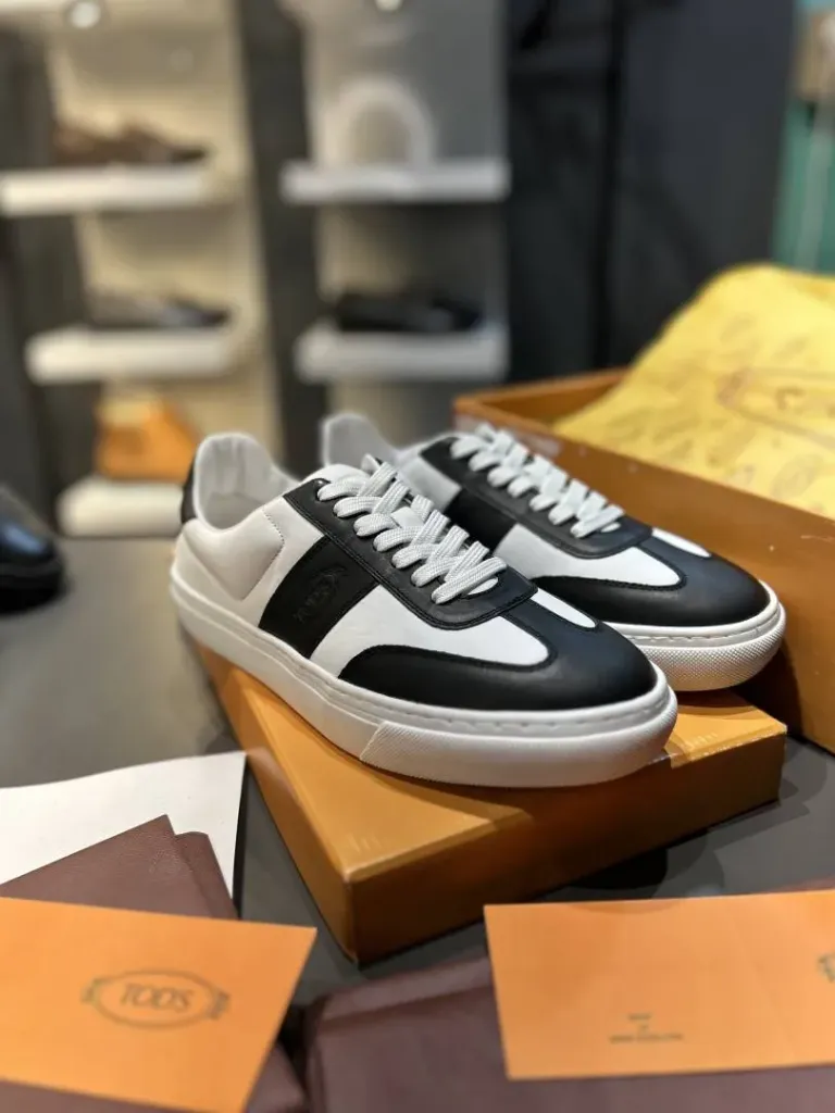 TOD_S LEATHER LOW TOP SNEAKERS WHITE BLACK