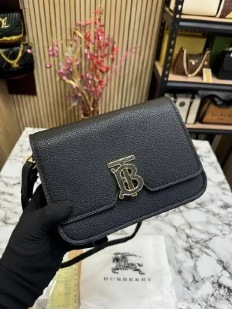 BURBERRY_TB_GRAINED_LEATHER_BAG_BLACK_DAMAGE_BOX_NO_RETURN