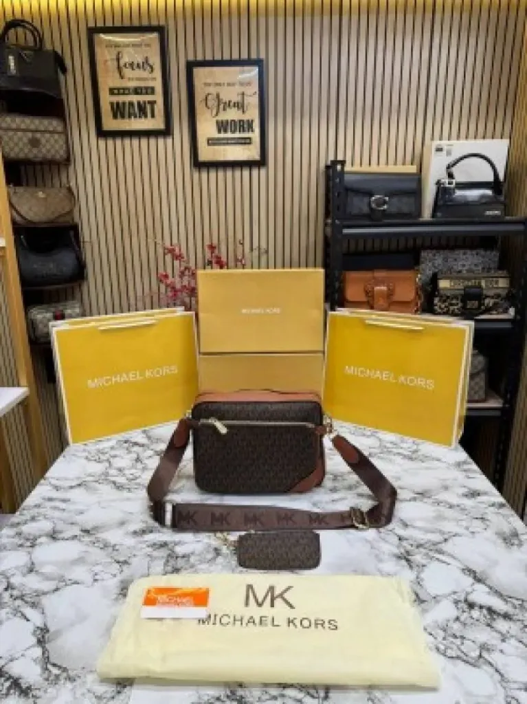 Michael_kors camera jet set combo with og box and dust bag premium quality (BROWN) M996